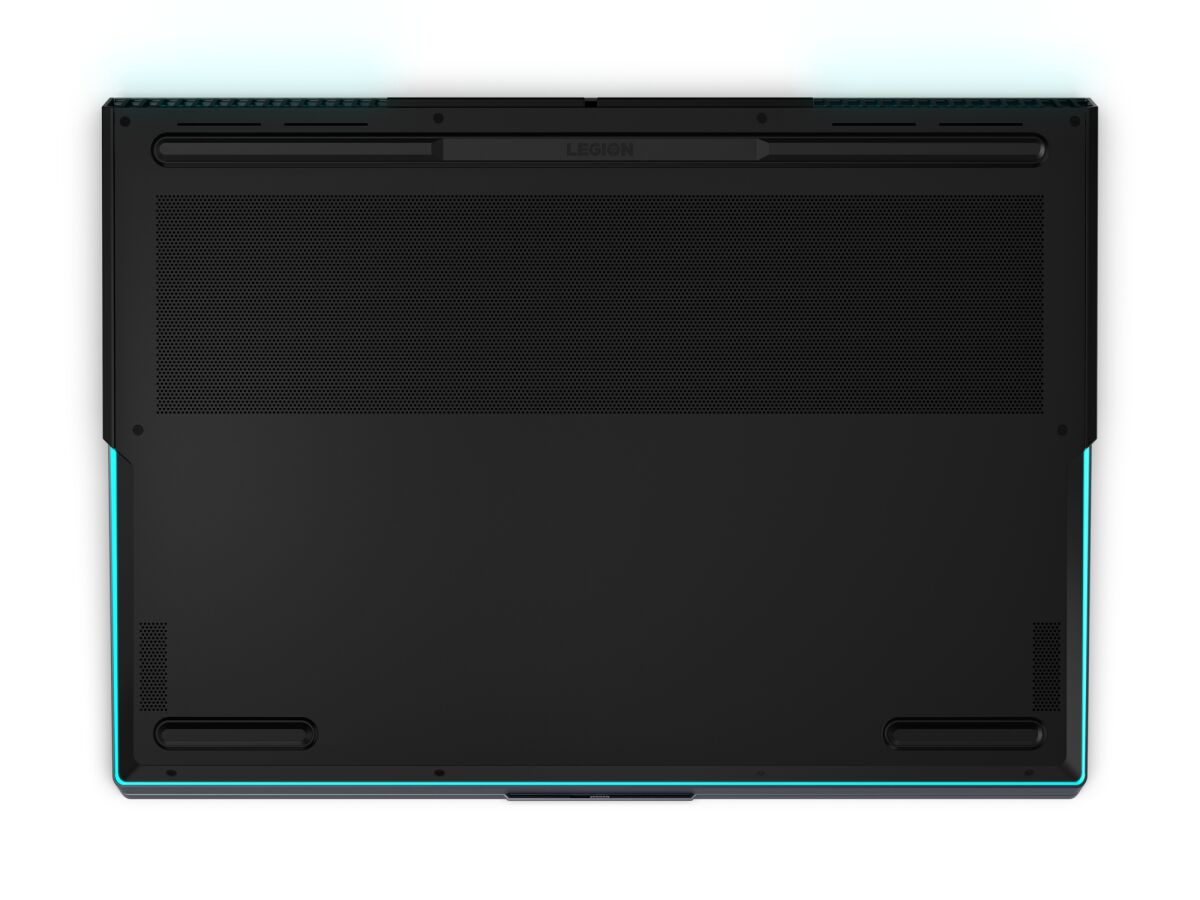 Lenovo Legion 7 82N6000SUK image gallery 9