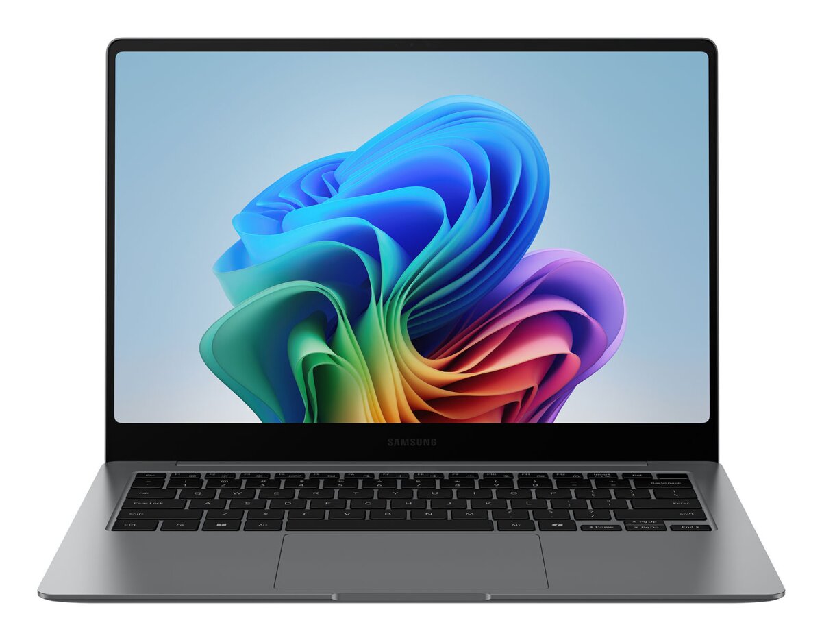 Samsung Galaxy Book5 Pro  NP944XHA-KG2US image gallery 1